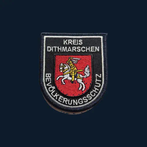 Gestickter Aufnäher mit plastisch gesticktem Wappen in Nahaufnahme